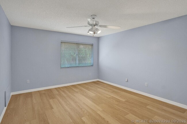 Building Photo - 11340 Lakeshore Dr