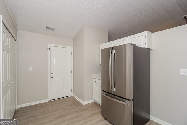Building Photo - 5922 Farmbrook Ln