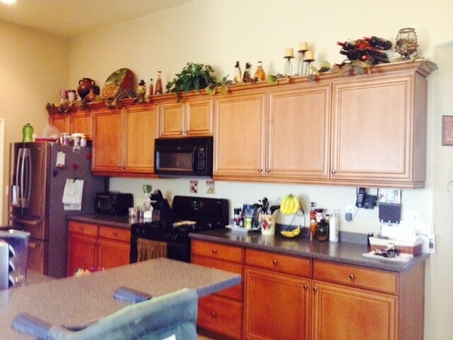 Building Photo - THE VINEYARDS IN APPLE VALLEY!!
