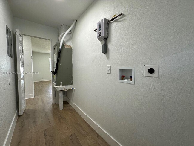 Building Photo - 116 NW 2nd Ave