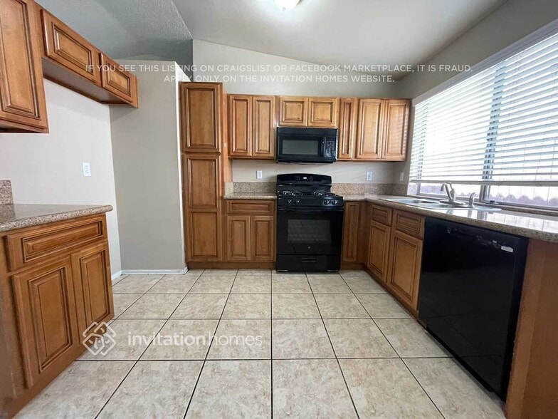 Building Photo - 27376 Rustic Ln