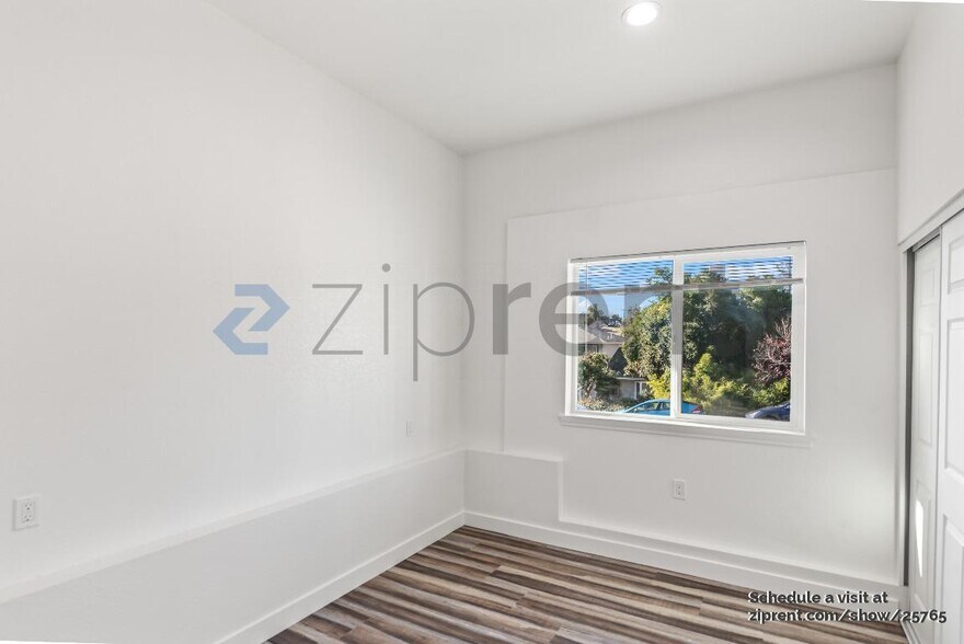 Building Photo - 10806 Hubbard Way