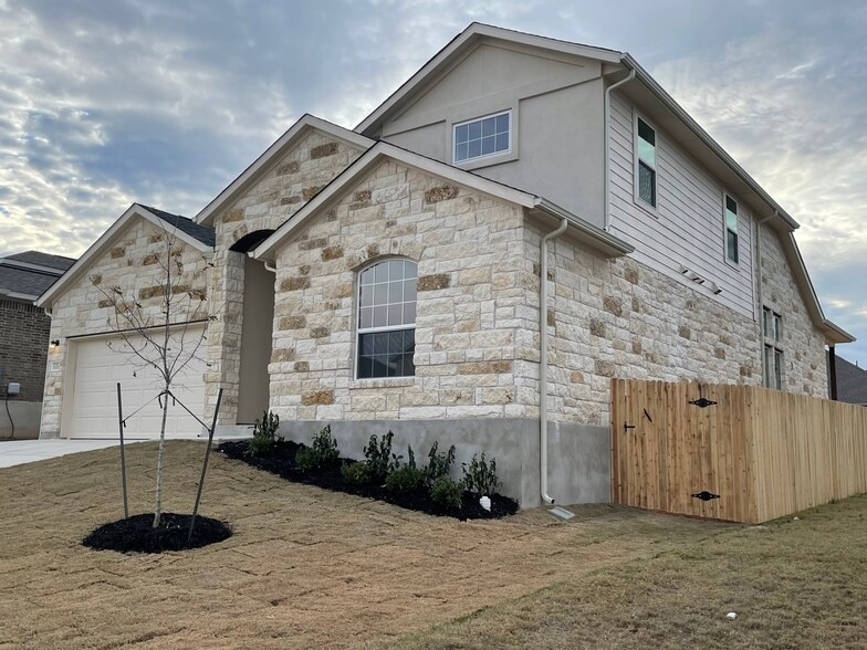 Building Photo - 5552 Bellissima Way