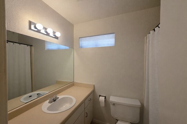 Building Photo - 1625 W Hillside Pl