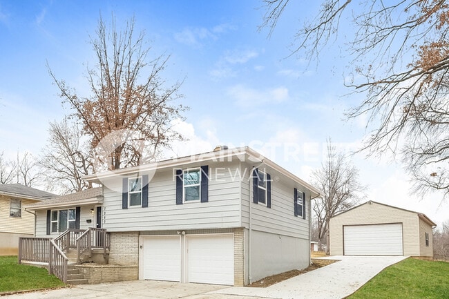 Building Photo - 7960 NE 56th St