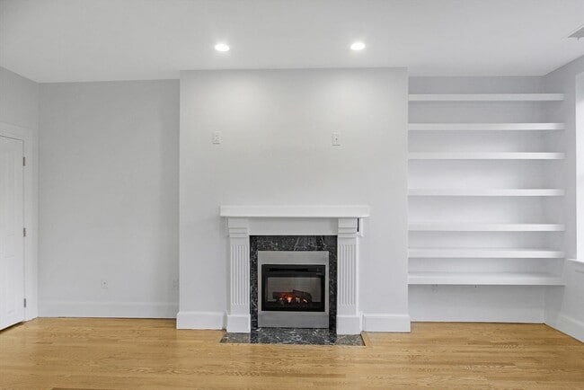Building Photo - 140 Boylston St