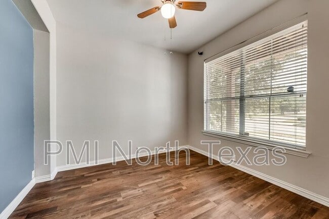 Building Photo - 1325 Mockingbird Dr