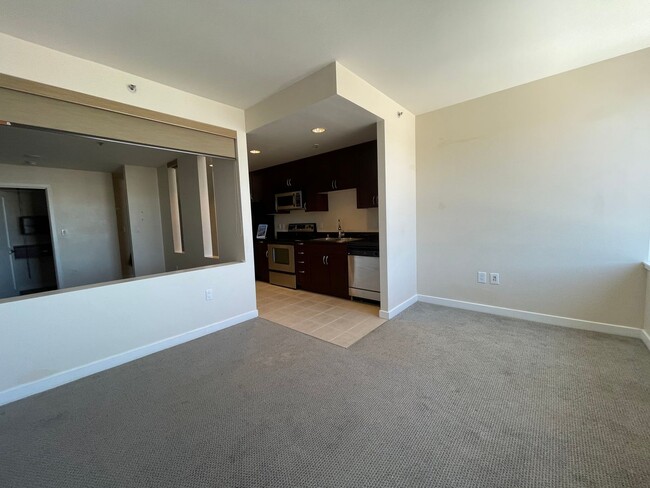 Building Photo - Wonderful Jr 1 bedroom 1 bath at The Beaco...