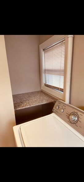 Building Photo - 702 S Darien St