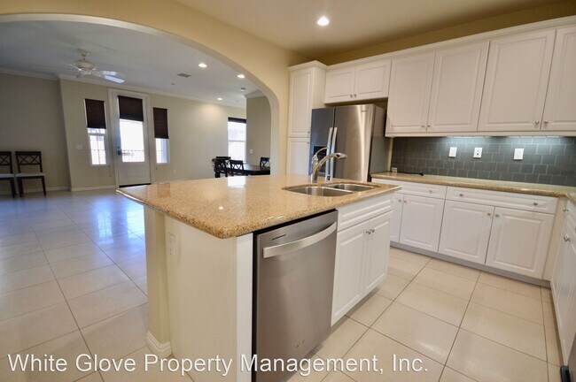 Building Photo - 3 br, 3.5 bath House - 756 South Olive Street