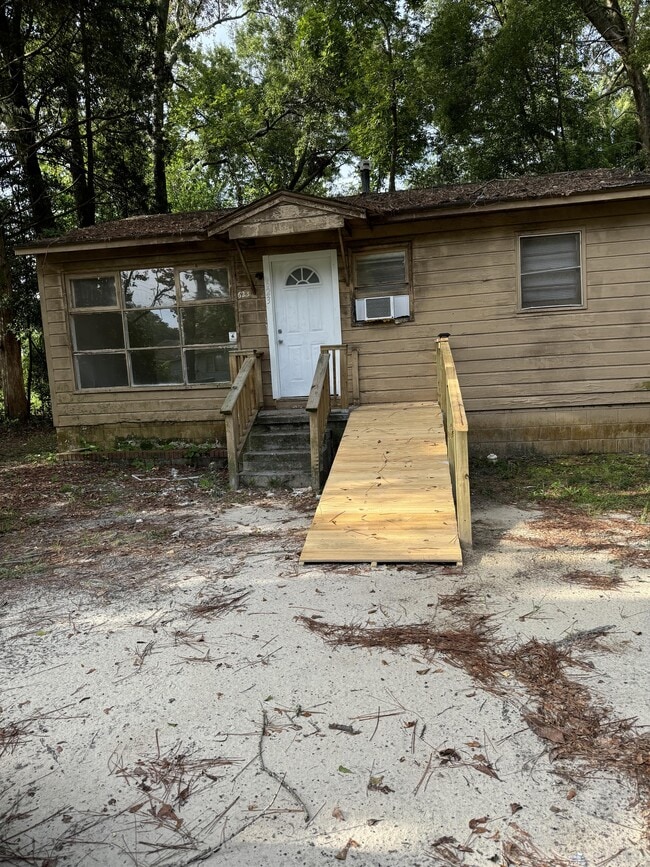Building Photo - 623 E Brookwood Dr