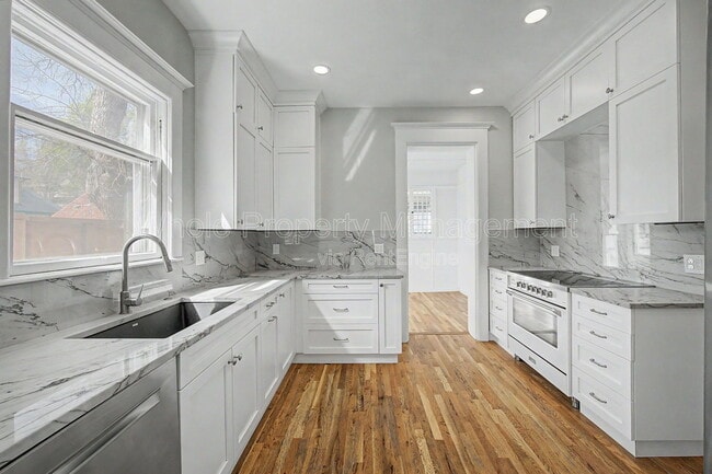 Building Photo - 2214 E 13th Ave