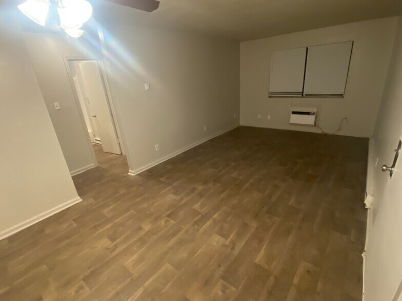 Building Photo - Room in Condo on Alamance Church Rd