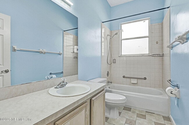 Building Photo - 2004 Water Crest Dr