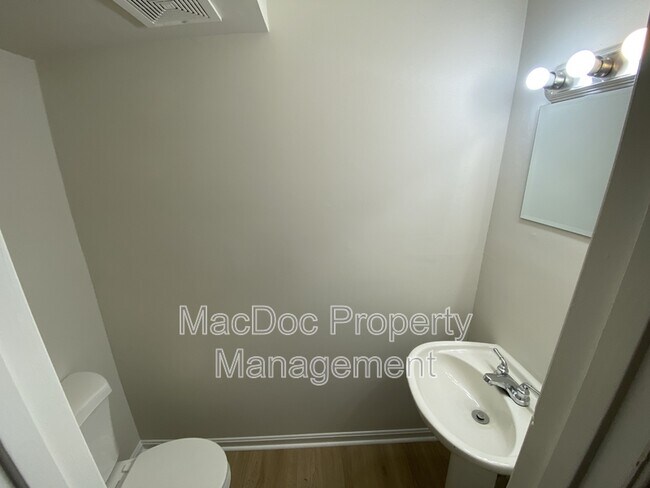 Building Photo - 531 Olde Greenwich Cir