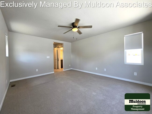 Building Photo - Beautiful 3 bed, 3 bath home in the desirable Pathways community!
