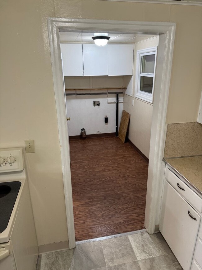 Building Photo - Updated 3 bedroom 1 bathroom house on a huge lot!