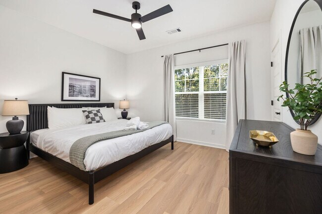 Building Photo - 1324 Van Buren Ave