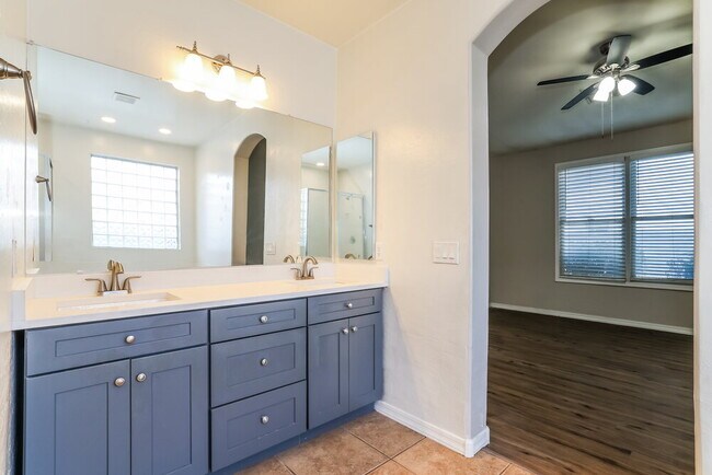 Building Photo - 4132 W Lydia Ln