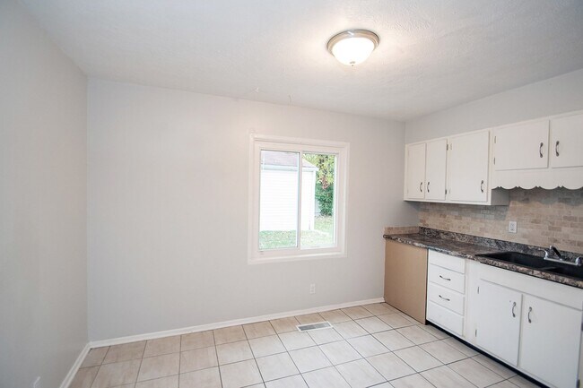 Building Photo - 4610 Karen Dr