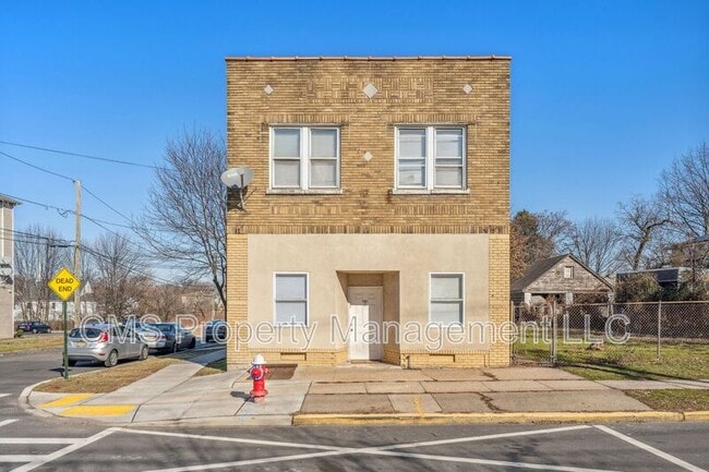 Building Photo - 1501 S Wood Ave