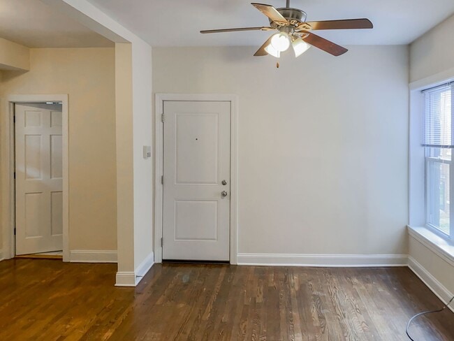 Interior Photo - 851-59 W. Cornelia