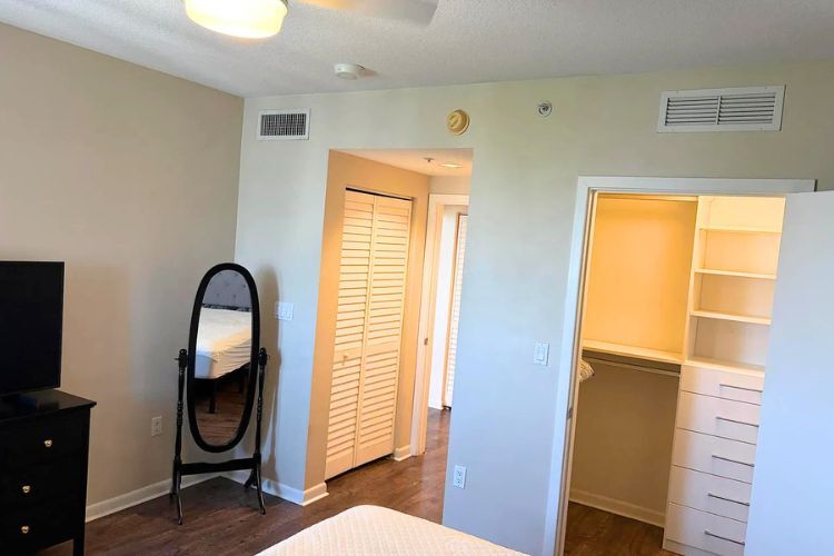 Building Photo - 1551 N Flagler Dr