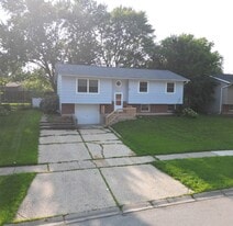 Building Photo - 6860 Valley View Rd