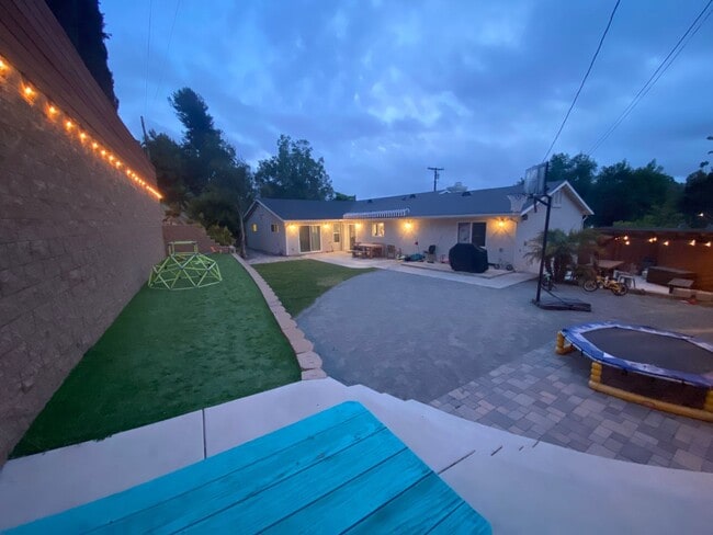 Building Photo - Beautiful 5 Bed, 2 Bath with Large Yard in Mount Helix!!
