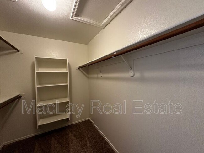 Building Photo - 971 S Meadows Dr