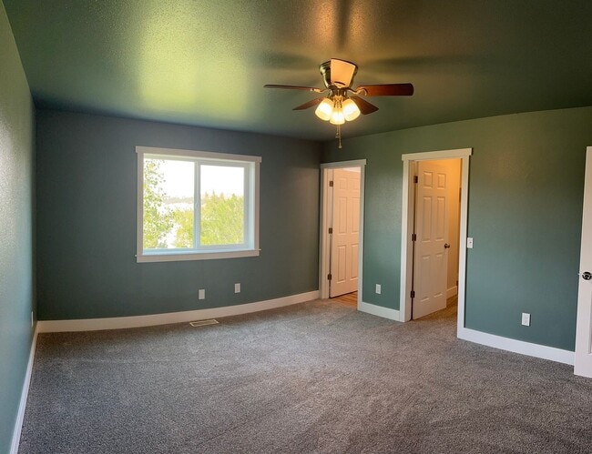 Building Photo - Large single family home by Brierwood Coun...