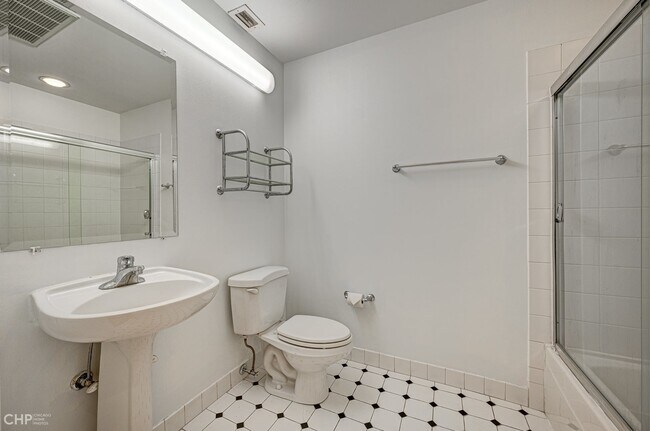 Building Photo - 333 W Hubbard St