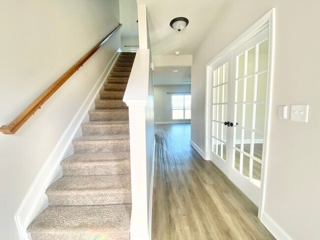 Building Photo - $1000 OFF 1st month rent!!!!Guyton Beauty!...