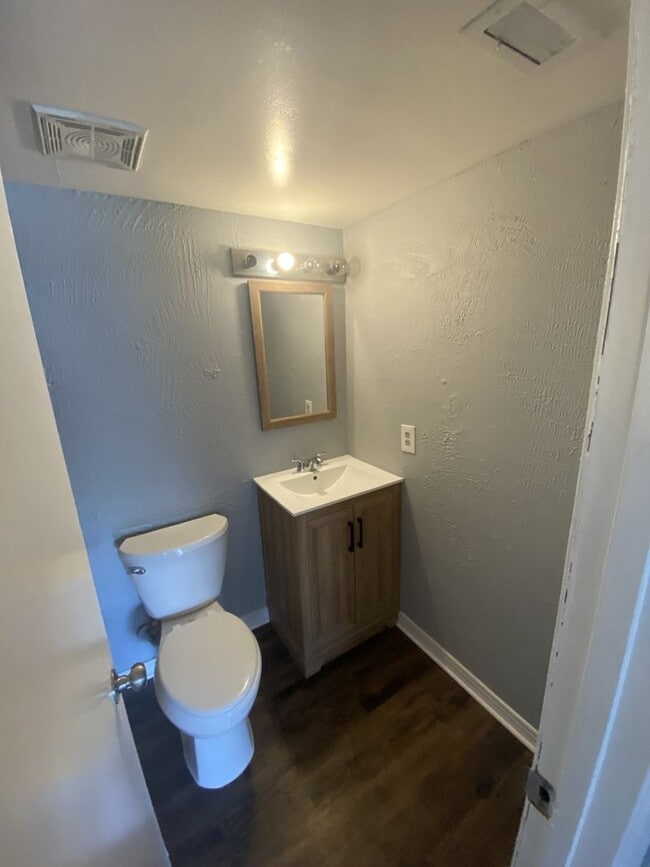 Building Photo - Spacious three bedroom condo