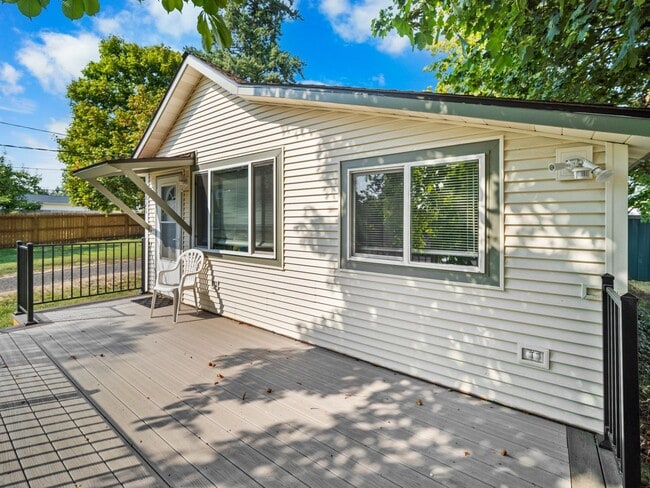 Building Photo - Cozy 1-Bedroom Rental – All Utilities Incl...