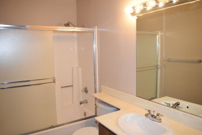 Building Photo - 7445 Auburn Oaks Ct