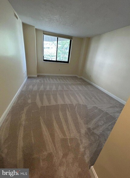 Building Photo - 4550 N Park Ave