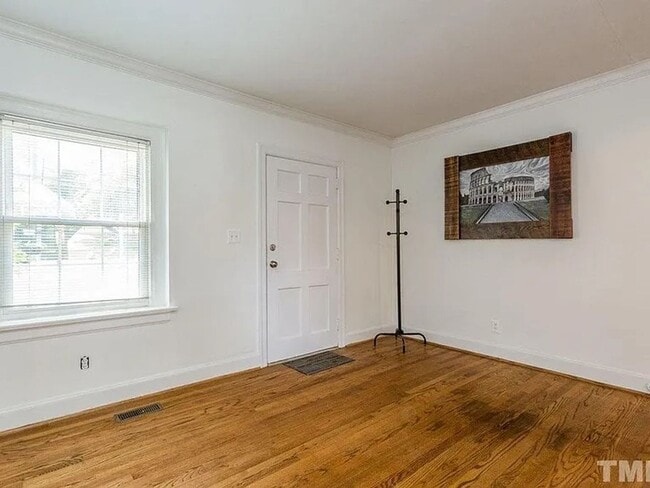 Building Photo - 2602 Wayland Dr