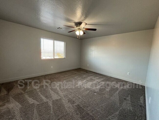 Building Photo - 3102 S Relic Ridge Dr