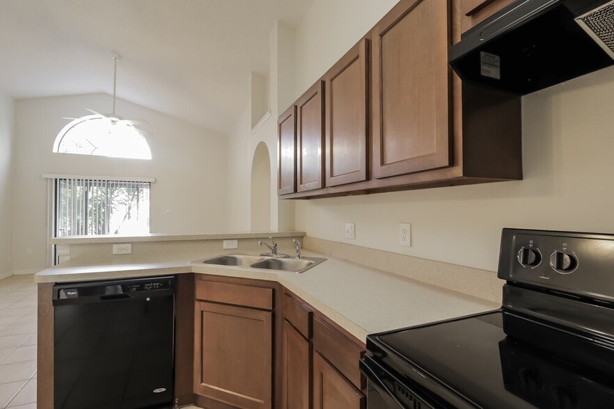 Building Photo - 911 Brightview Dr