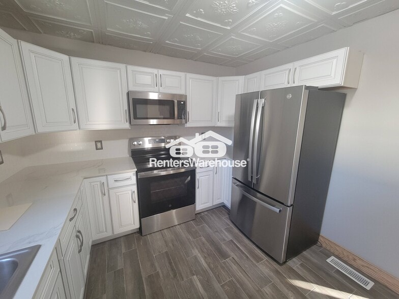 Building Photo - 244 E Fremont St