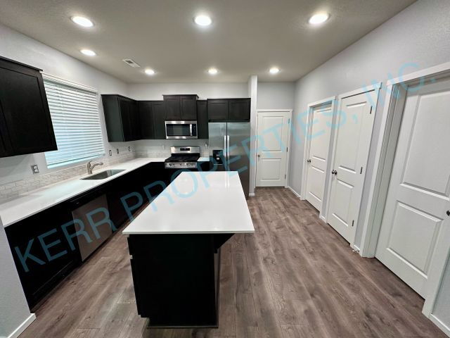 Building Photo - Charming 3-Bedroom Haven in Happy Valley - 1814 Sq Ft of Comfort!