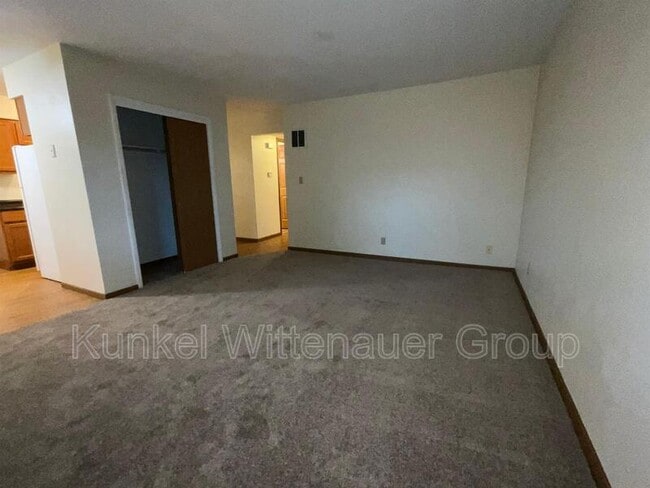 Building Photo - 1811 Jamestown Rd
