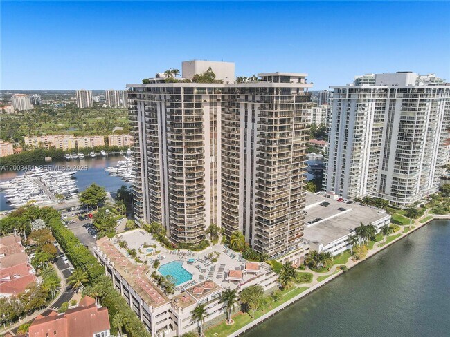 Building Photo - 19667 Turnberry Way