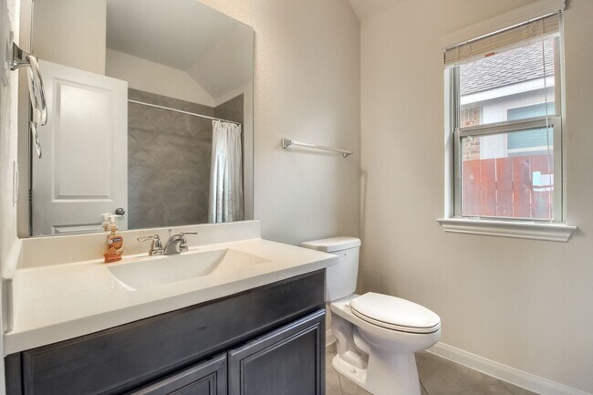 Building Photo - Beautiful 3 bed/2.5 bath, house on corner lot w/ green space in the Teravista community