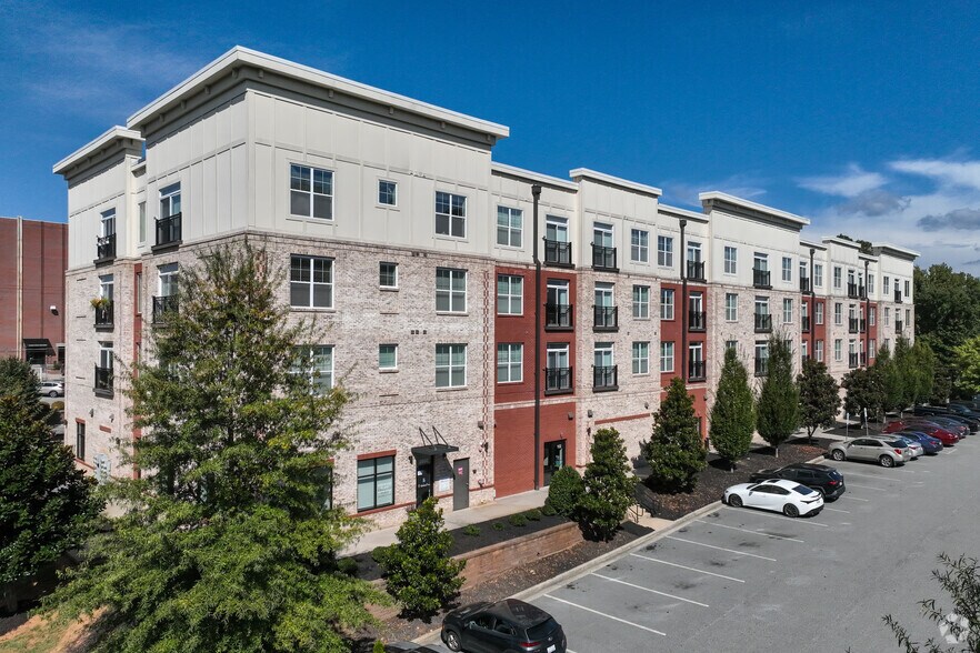 Building Photo - Kirkwood Place