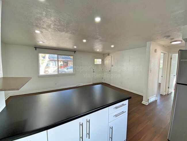 Building Photo - 2829 W Park Pl