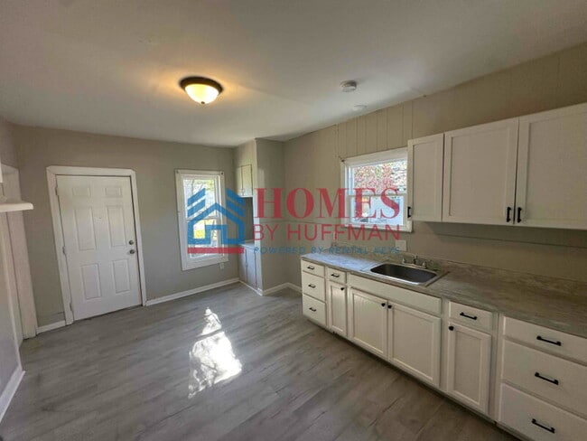 Building Photo - Two Bedroom House | Move in Ready | Deposi...