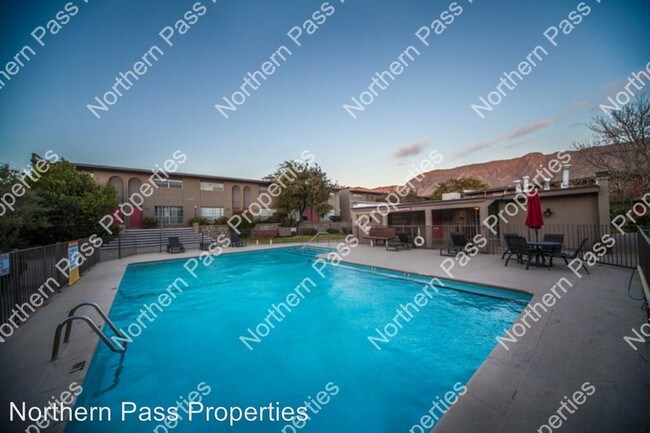 Building Photo - 200 Shadow Mountain Dr