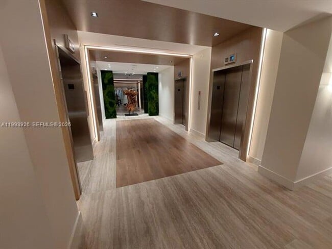 Building Photo - 2301 Collins Ave